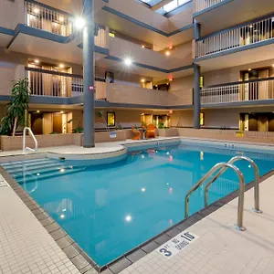 Western Village Park Hotel YYC